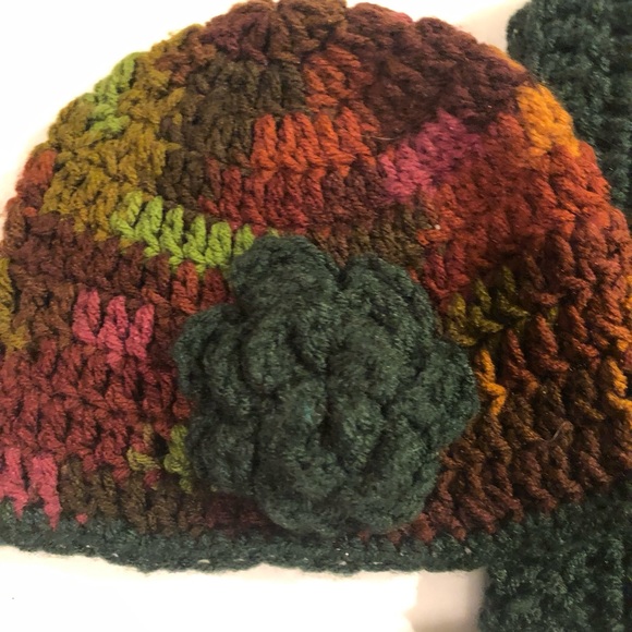 Girls Hat set Beautiful Colors with a Green Dark Green Trim and Flower Size 2-6 - Picture 3 of 4